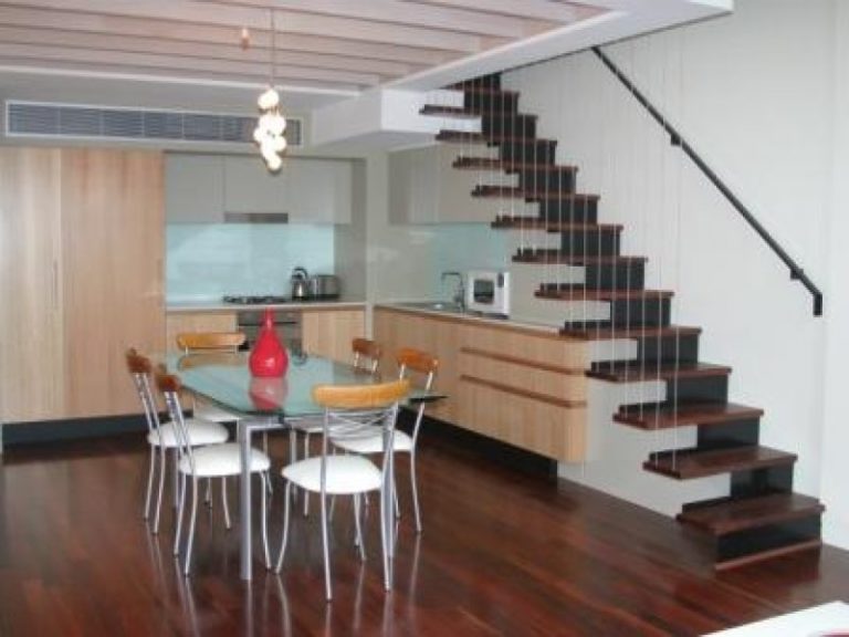 Desain Ruang Keluarga Bawah Tangga : Kreasi desain ruang bawah tangga