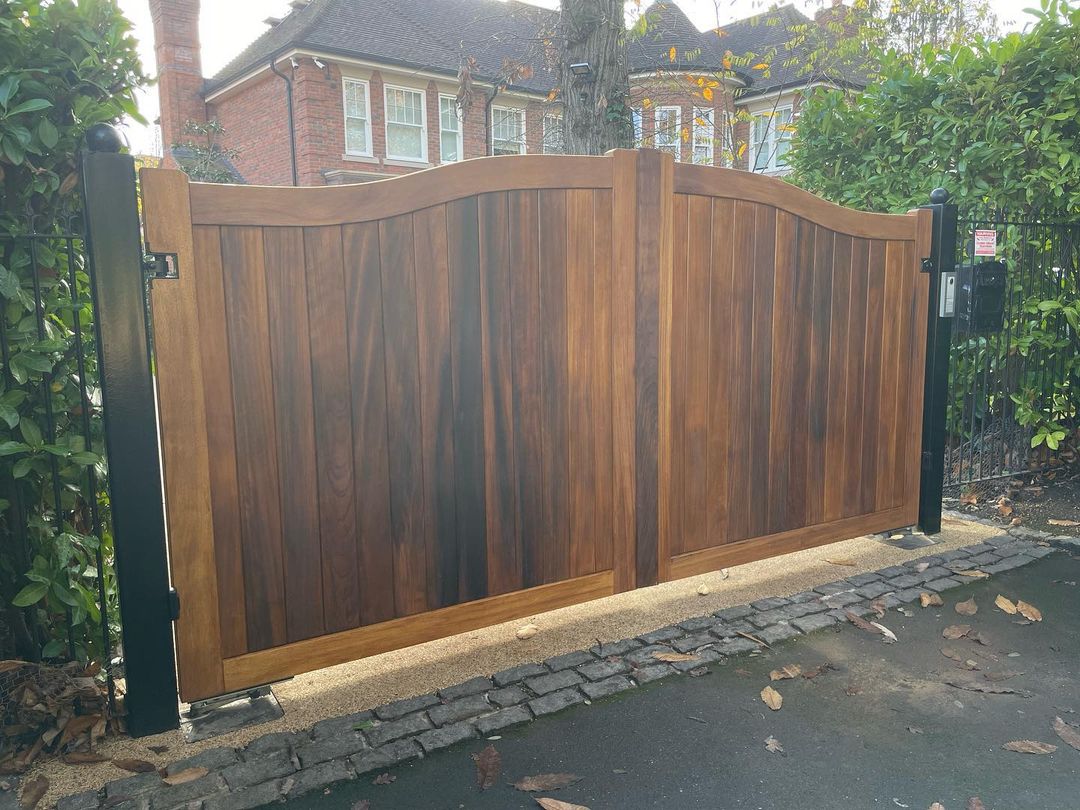 pintu gerbang rumah dari kayu 02 » Pintu Gerbang Rumah dari Kayu dengan Desain Fungsional dan Menarik